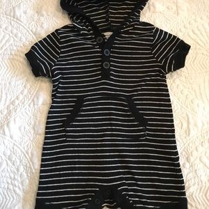 Old Navy black & white striped hooded onesie 3-6M